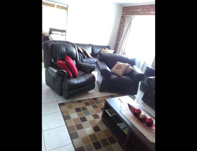 2 BEDROOM FREEHOLD TO LET IN JUKSKEI PARK